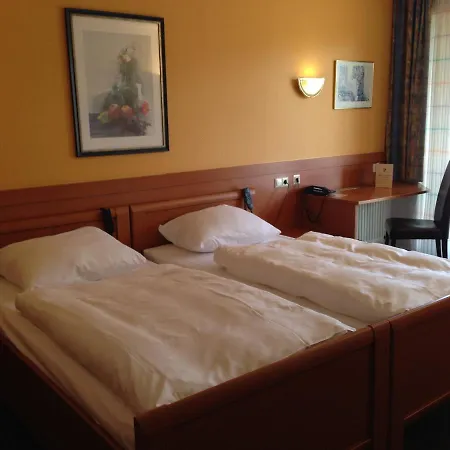 Parkhotel מלון 3*